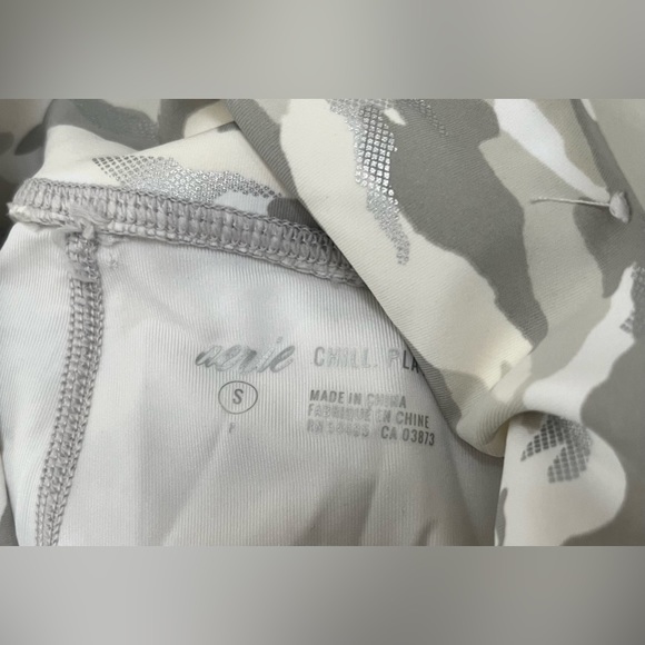 Aerie white camo high waisted leggings. Size small NWOT - Picture 2 of 2
